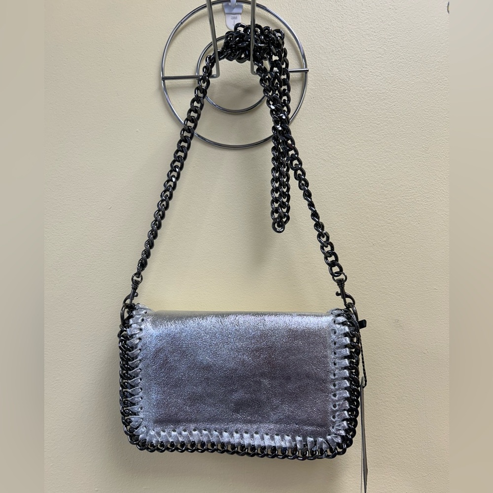 Italian’s Leather silver metallic crossbody